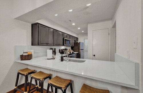New Braunfels Condo | THE FLOAT INN 7 RIVER CONDO, Next to SCHLITTERBAHN.