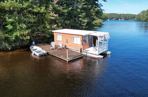 Brantingham Apartment | The Floater-a House Boat on Grant Island Bham Lk