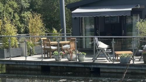 Upton upon Severn Apartment | The Floating Home at Upton