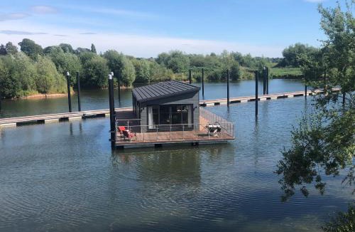 Upton upon Severn Apartment | The Floating Home at Upton