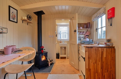 Brackley Ski Chalet | The Flower Hut