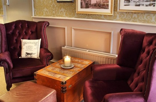 Sunbury on Thames Hotel | The Flower Pot