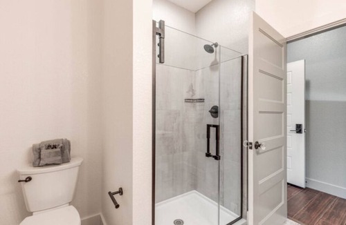 Historic Downtown Manteo Hotel | The Fly South - Room