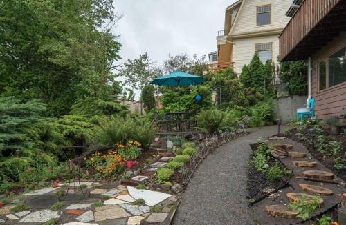 Mount Tabor Apartment | The Flying Whale-MountTabor.