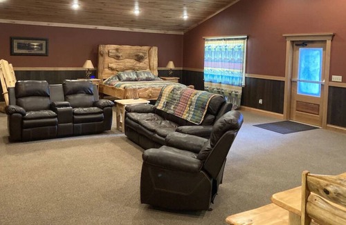 Marshland Cabin | The Flyway Lodge on the Mississippi - Fountain City, WI