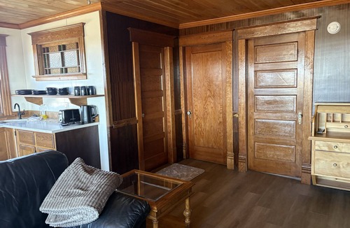 North Industrial Cabin | The Foreman's Cabin on amazing location