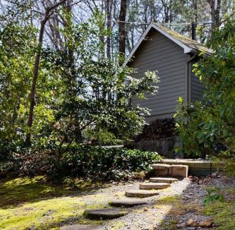 Lynn Apartment | The Forest Door - Studio Suite in Stone Cottage