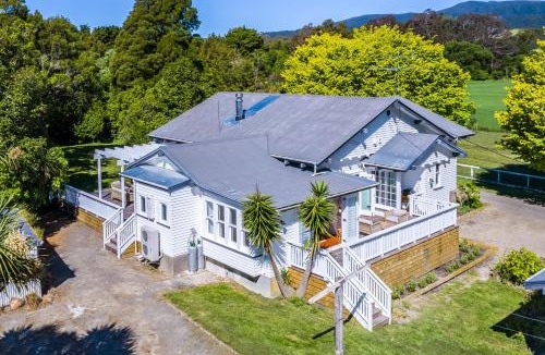 Pirinoa House | The Forest House