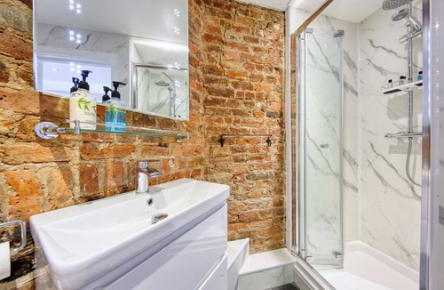 Hampton Wick Hotel | The Foresters Arms