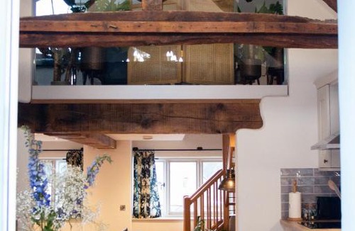 Bridgnorth House | The Forge - Beautiful Contemporary Barn - Hot Tub