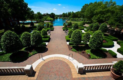 Fentress Hotel | The Founders Inn & Spa Tapestry Collection By Hilton