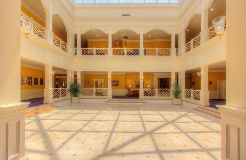 Fentress Hotel | The Founders Inn & Spa Tapestry Collection By Hilton