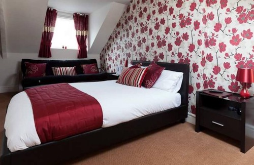Pontardulais House | The Fountain Inn