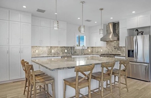 Twin Lakes House | the fountain
