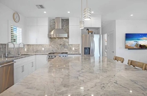 Twin Lakes House | the fountain