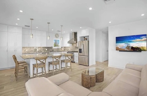 Twin Lakes House | the fountain