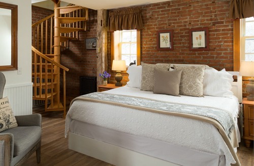 Old Bennington Bed & Breakfast | The Four Chimneys Inn