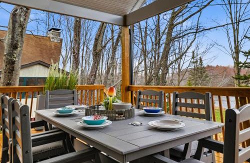 Pocono Lake House | The Four Seasons Escape