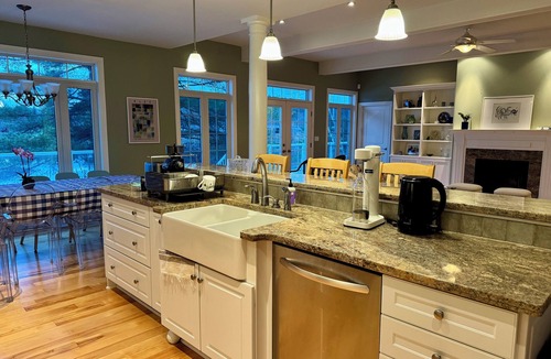 Tweed Cottage | The Four Seasons is a spacious retreat to gather with family and friends.