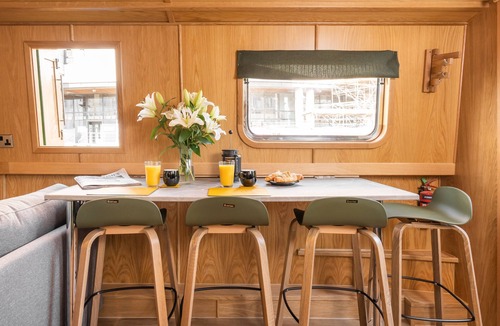 Tollcross Apartment | The Four Sisters Boatel