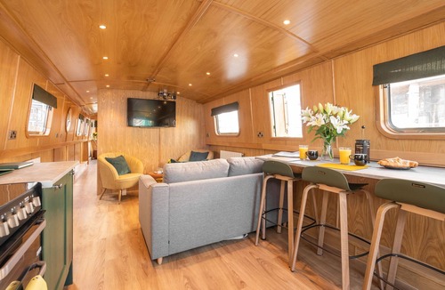 Tollcross Apartment | The Four Sisters Boatel