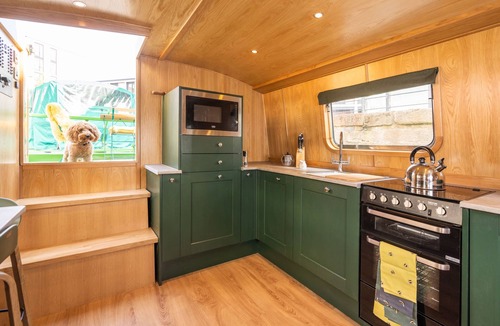 Tollcross Apartment | The Four Sisters Boatel