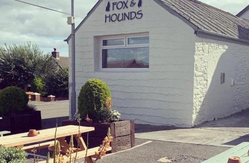 Banc-y-felin Bed & Breakfast | The Fox and Hounds