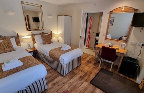 Uffington Hotel | The Fox and Hounds