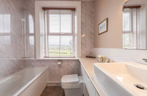 Ainthorpe Hotel | The Fox and Hounds