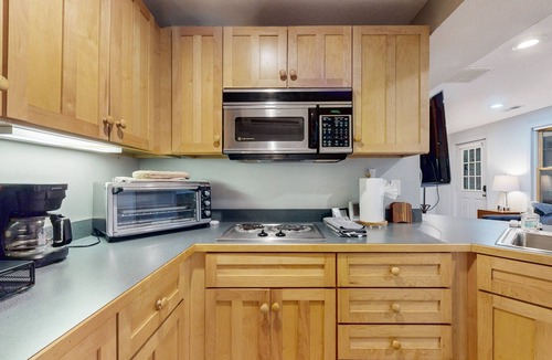 Hendersonville Cabin | The Fox Den | Lush Forest Retreat | Patio & Direct Trail Access