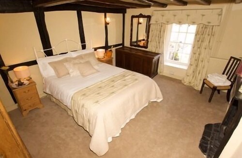 Charlton Hotel | The Fox Goes Free