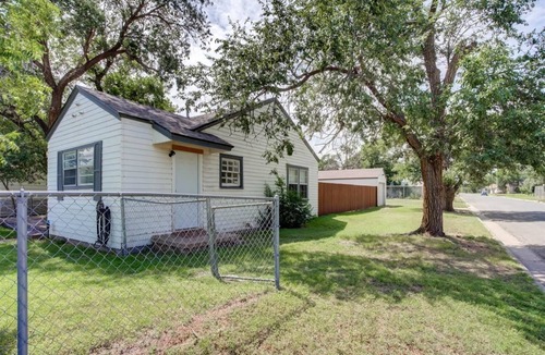 Heart of Lubbock House | The Fox is a cheerful home near Texas Tech University and Downtown