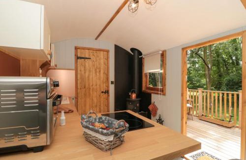 Shepperdine House | The Foxes Den Shepherds Hut