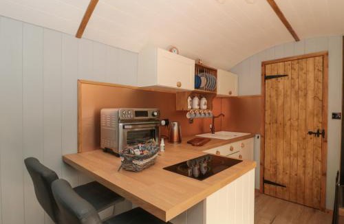 Shepperdine House | The Foxes Den Shepherds Hut