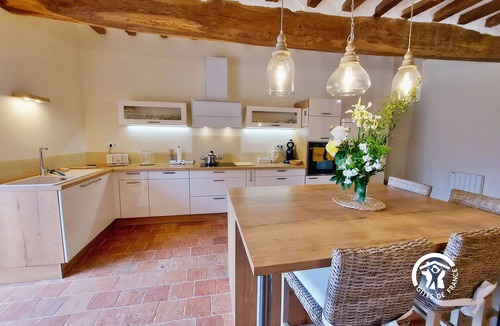 Chateau-Gontier Cottage | The Aviary Plessis: Exceptional Home for 14 Guests