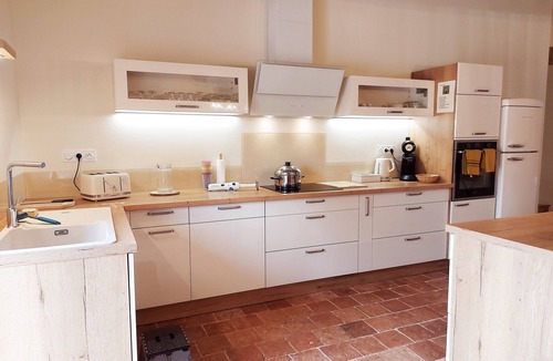 Chateau-Gontier Cottage | The Aviary Plessis: Exceptional Home for 14 Guests