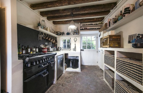 La Chapelle-Forainvilliers House | The Hut of Happiness