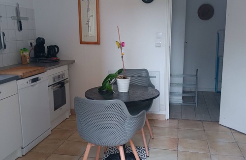 Saint-Martin-de-Valgalgues Apartment | The annex, studio in a house