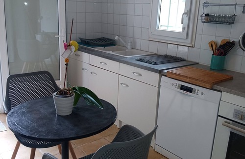 Saint-Martin-de-Valgalgues Apartment | The annex, studio in a house