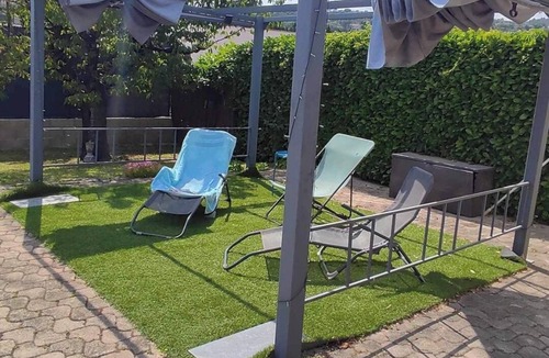 Saint-Martin-de-Valgalgues Apartment | The annex, studio in a house