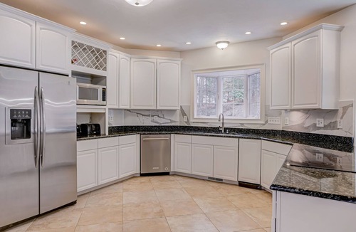 Franklin House | The Franklin Manor - 15min -8mi- from Gillette Stadium!