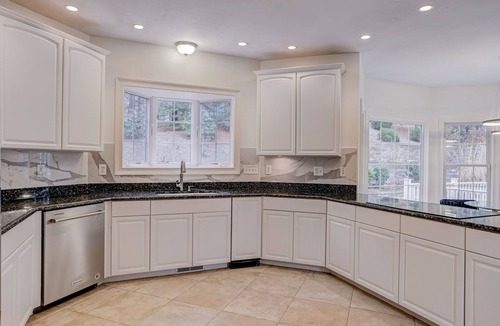 Franklin House | The Franklin Manor - 15min -8mi- from Gillette Stadium!