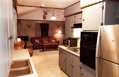 Franklin Cabin | The Franklin Ranch Hunter's Cabin - 35 Minutes from Texas A&M football!