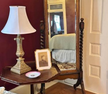 Guthrie Bed & Breakfast | The Franklin Room at The Judges Chambers