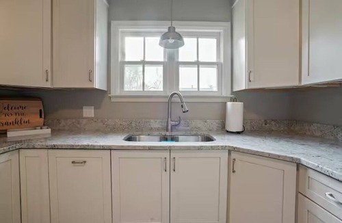 Lewis Center House | The Franklin Suite