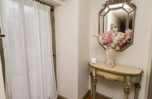 Falstone House | The French