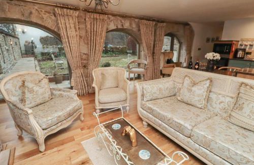 Falstone House | The French