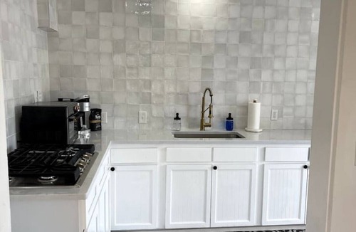 Midtown Apartment | The French Riviera in San Antonio