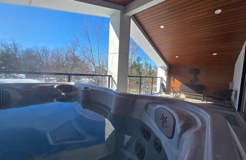 Grand Bend Cottage | THE FRISKY BEAVER - Spacious, modern cottage in Grand Bend
