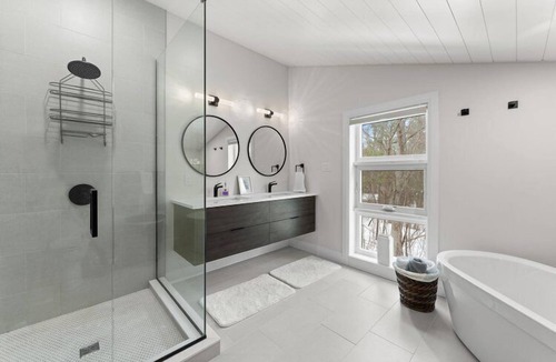 Grand Bend Cottage | THE FRISKY BEAVER - Spacious, modern cottage in Grand Bend